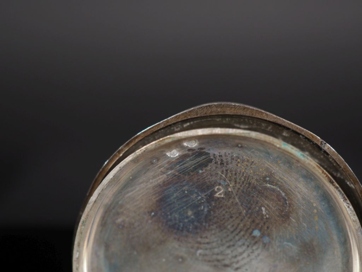 VUILLEMIN N°22509 Montre de col en argent doré.  Cadran à chiffres rom