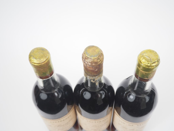 3 BOUTEILLES CLOS DE PIERREFEU SAUTERNES - 1962 - 1 BG/2 LB/BOUCHONS É