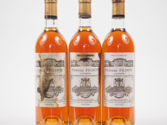 Vente aux enchères 3 BOUTEILLES CHÂTEAU FILHOT 1er CC SAUTERNES - 1989  - 1 BG/2 ETT 