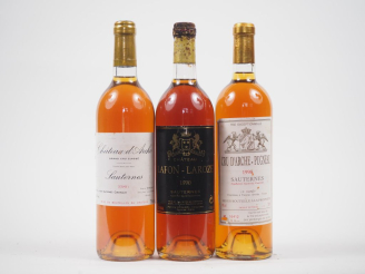 Vente aux enchères 3 BOUTEILLES DE SAUTERNES : 1 CHÂTEAU D'ARCHE CC 1986 - 1 LAFON ROCHET
