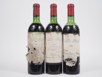 Vente aux enchères 3 BOUTEILLES CHÂTEAU MOUTON BARON PHILIPPE GCC PAUILLAC - 1966 - 2 HEP