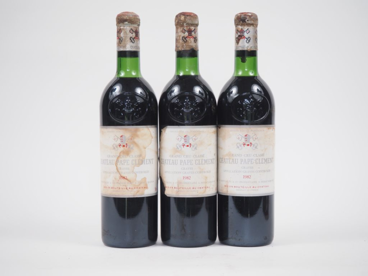 3 BOUTEILLES CHÂTEAU PAPE CLÉMENT GCC GRAVES - 1982 - LB/ET/1 EA/CAPSU