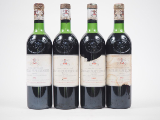 Vente aux enchères 4 BOUTEILLES CHÂTEAU PAPE CLÉMENT GCC GRAVES - 1982 - 3 LB-HEP/1 HEP/3