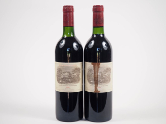 Vente aux enchères 2 BOUTEILLES CHÂTEAU LAFITE ROTHSCHILD 1er GCC PAUILLAC - 1984 - 1 LB/