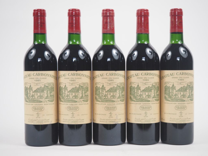 5 BOUTEILLES CHÂTEAU CARBONNIEUX GCC GRAVES - 1985 - 3 BG/2 LB/1 CAPSU