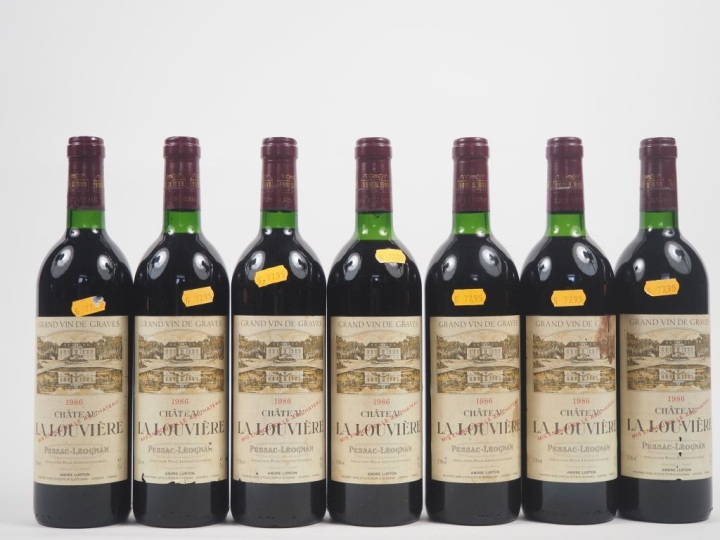 7 BOUTEILLES CHÂTEAU LA LOUVIÈRE GCC GRAVES - 1986 - 5 BG/2 LB 