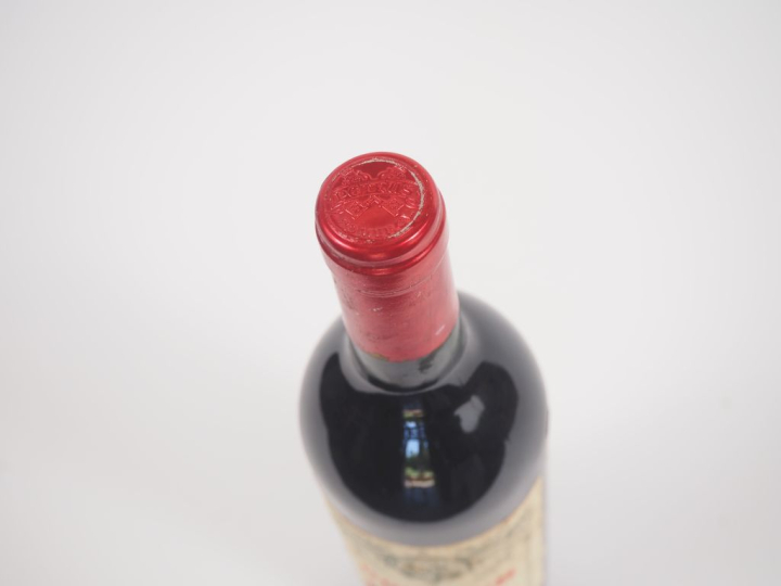 1 BOUTEILLE PETRUS POMEROL - 1990 - ET/ÉTIQUETTE LÉGER PLISSÉE 