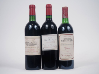 Vente aux enchères 3 BOUTEILLES : 1 CHÂTEAU LA CROIX DE PEZ ST ESTÈPHE 1990 BG - 1 CHÂTEA