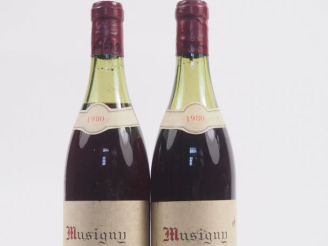 Vente aux enchères 2 BOUTEILLES MUSIGNY GC DOMAINE GEORGES ROUMIER - 1980 - BOUCHONS TOMB