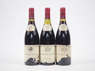 Vente aux enchères 3 BOUTEILLES CHAMBOLLE MUSIGNY LOUIS JADOT - 1989 - 1 à 3 CM/1 CAPSULE