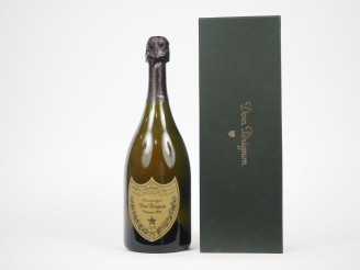 Vente aux enchères 1 BOUTEILLE CHAMPAGNE DOM PÉRIGNON - 1996 - COFFRET - COIFFE TRÈS LÉGE