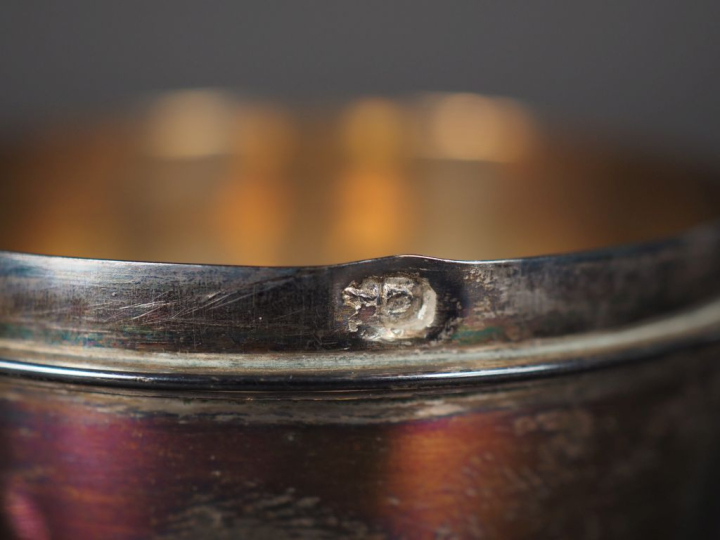 Petit ciboire XVIIIème en argent, à décor de fleurettes, épis de blé, 