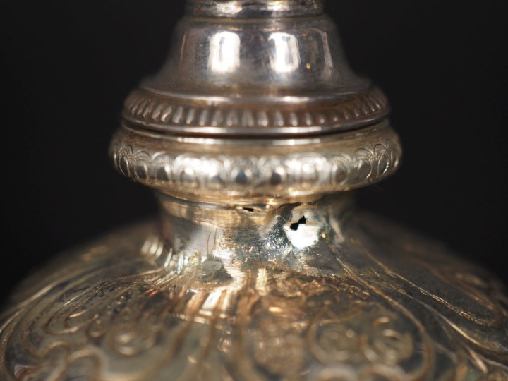 Petit ciboire XVIIIème en argent, à décor de fleurettes, épis de blé, 