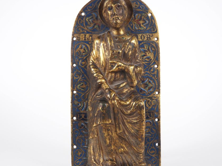 Plaque de forme cintrée en cuivre champlevé, émaillé, gravé et doré fi