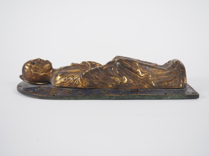 Plaque de forme cintrée en cuivre champlevé, émaillé, gravé et doré fi