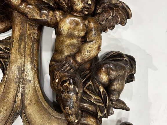 Grande sculpture de style baroque italien en bois sculpté, laqué et aj