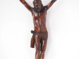 Vente aux enchères Sculpture de style Louis XIII en noyer sculpté "Christ". H. 40 cm