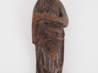 Vente aux enchères Sculpture de style XVIIème en chêne sculpté et patiné "Sainte femme". 