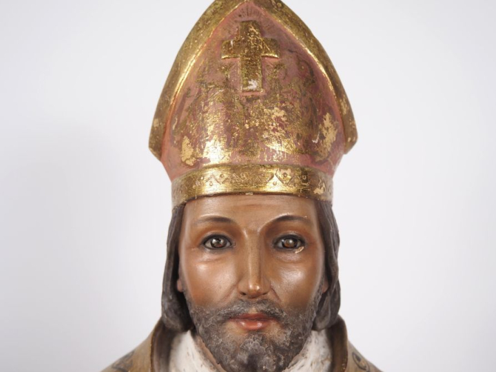 Sculpture XIXème en bois polychrome et doré "Saint Evêque bénissant". 
