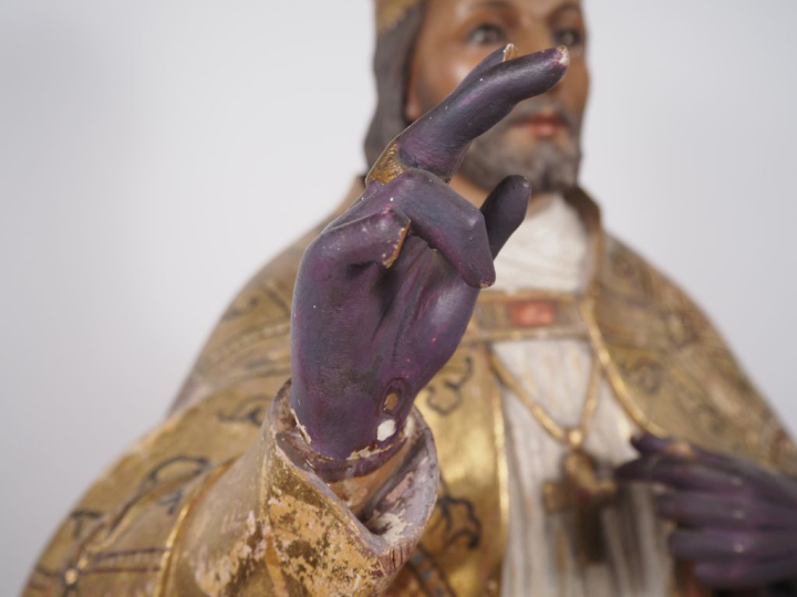 Sculpture XIXème en bois polychrome et doré "Saint Evêque bénissant". 