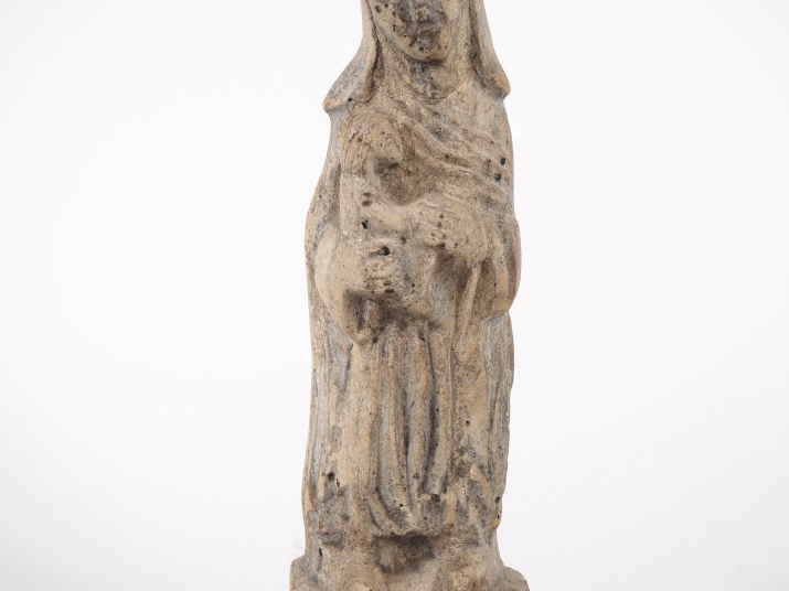 Sculpture en pierre reconstituée "Vierge à l'enfant".  H. 32,5 cm