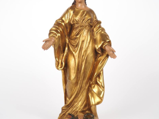 Vente aux enchères Sujet XXème en terre polychrome et dorée "Sainte Vierge écrasant le se