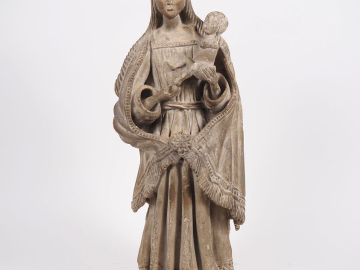 Sculpture en pierre reconstituée de style Haute-Epoque "Vierge à l'enf