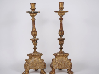 Vente aux enchères 3 paires de porte cierges en bois doré Louis XIV de forme balustre, pi