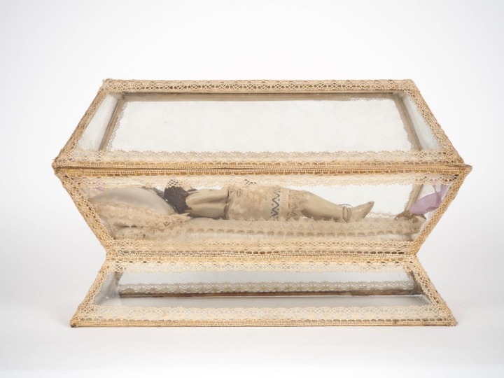 Chasse de style Louis XIV en composition transparente "Le Christ mort"