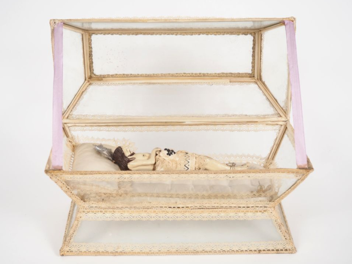 Chasse de style Louis XIV en composition transparente "Le Christ mort"
