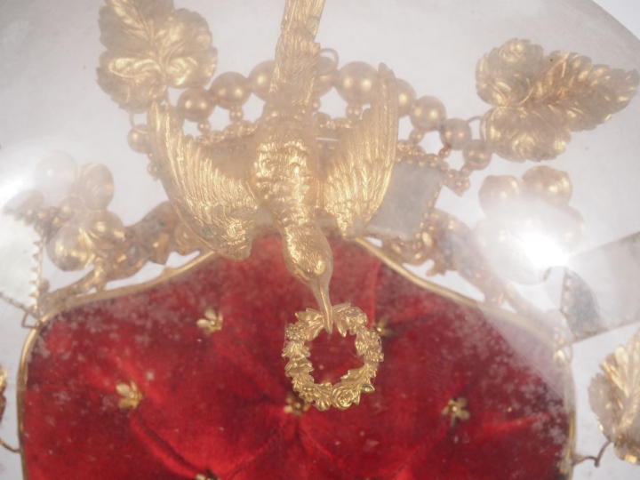 5 différents bouquets de la mariée Napoléon III sous globe.