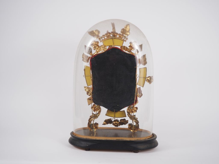 5 différents bouquets de la mariée Napoléon III sous globe.