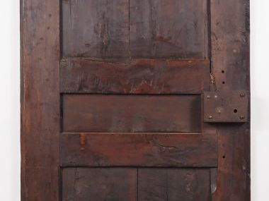 2 panneaux Renaissance en chêne sculpté, montés en porte d'armoire, à 