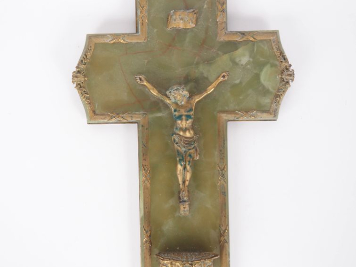 Crucifix bénitier Napoléon III de style Louis XVI en laiton et onyx ve