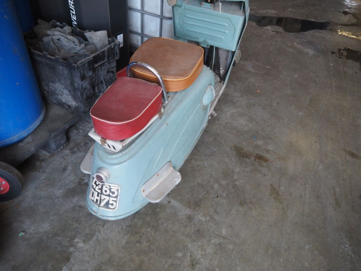 SCOOTER BERNADET Y 52 :  1ère M.E.C : 1954. Kilométrage relevé : 404 k