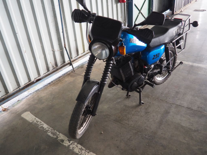 MZ 251 ETZ :  Numéro de série : 2602342. Numéro moteur : 1568784. 1ère