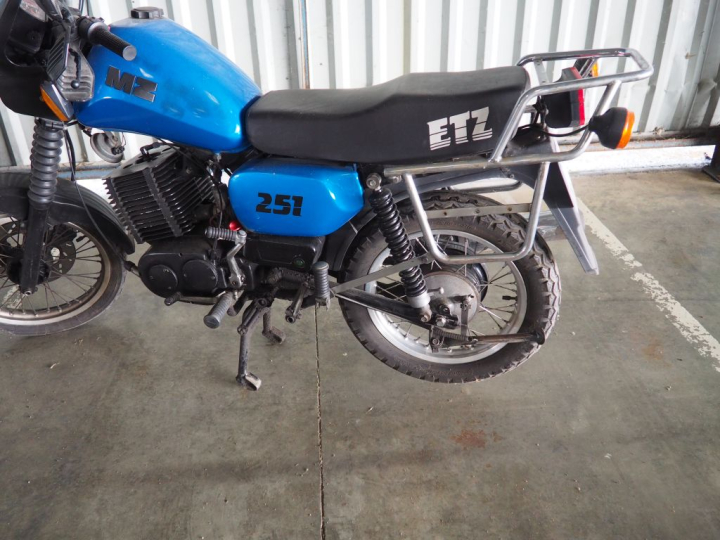 MZ 251 ETZ :  Numéro de série : 2602342. Numéro moteur : 1568784. 1ère
