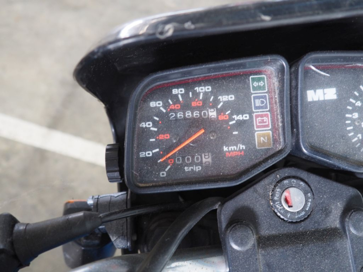 MZ 251 ETZ :  Numéro de série : 2602342. Numéro moteur : 1568784. 1ère