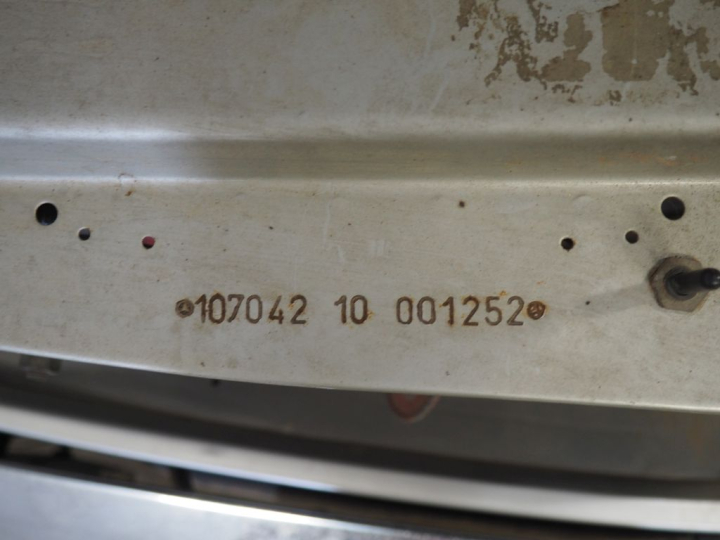 Mercedes 280 SL BVM4 :  Numéro de série 10704210001252. 1ère M.E.C : 1