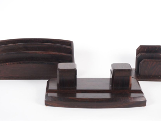 Vente aux enchères Garniture de bureau Art Déco, en palissandre massif comprenant trois p