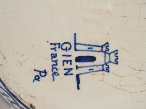 GIEN.  3 différents vases en faience, décor à la pivoine. H. 44 cm H. 