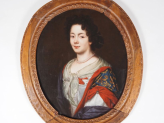 Vente aux enchères Ecole française XVIIIème.  "portrait de dame au collier de perles" Dan