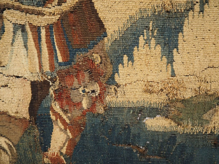 Fragment de tapisserie XVIIème.  "personnage de la mythologie" (accide