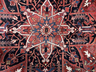 Vente aux enchères Grand tapis d'Orient. Dim. 440 x 340 cm