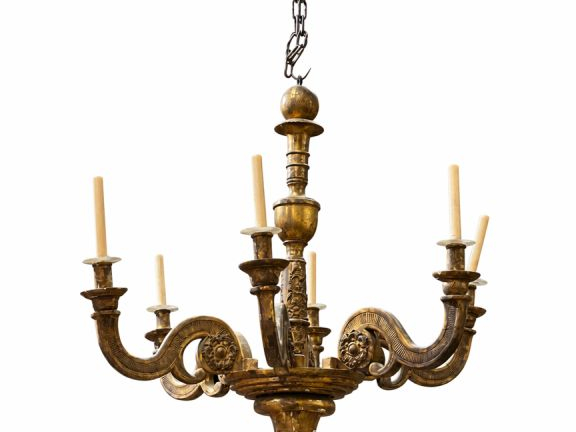 Lustre de style Louis XVI en bois et stuc doré, éclairant à six lumièr