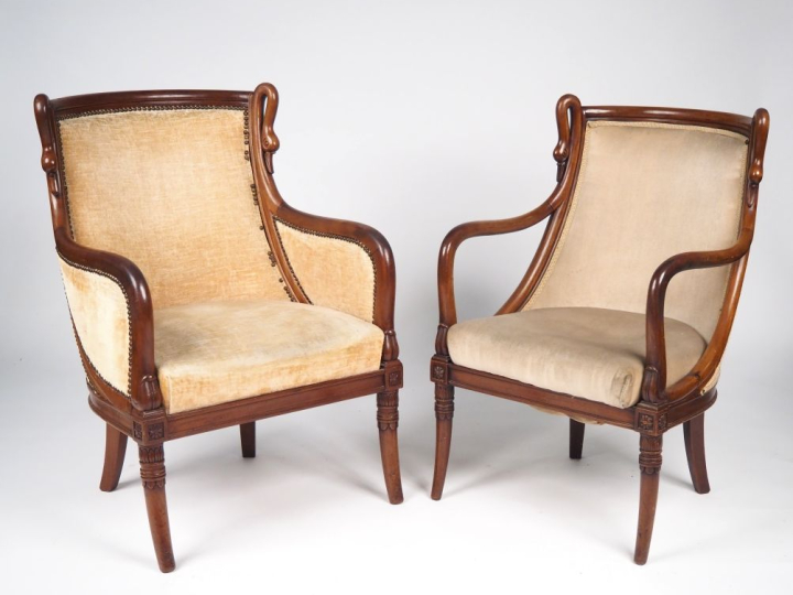 Mobilier de salon de style Empire en acajou, les dossiers à décor de c