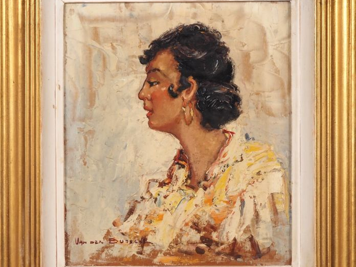 VAN DEN BUSSCHE. "portrait d'orientale" Huile sur panneau, signée en b