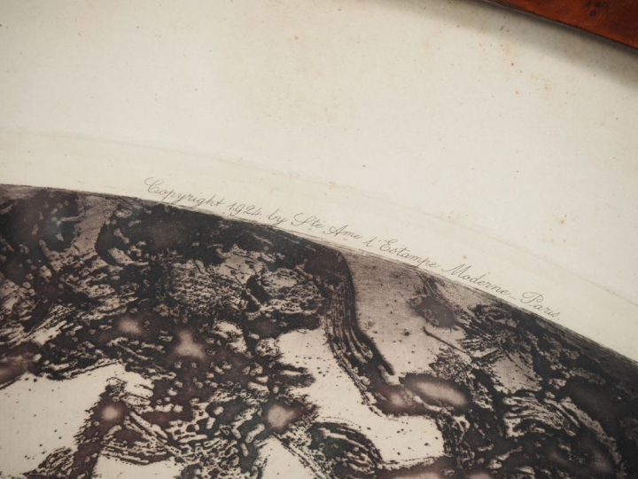 Louis ICART.  Paire d'eaux fortes en médaillon "jeunes femme", contres
