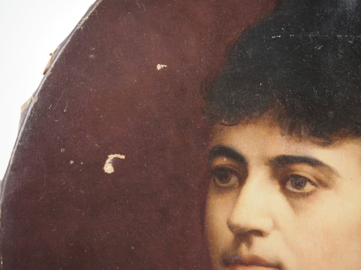 Ecole française XIXème.  "portrait en médaillon d'élégante en robe de 