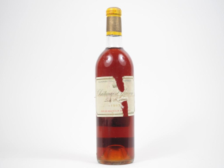 Vente aux enchères 1 BOUTEILLE CHÂTEAU D'YQUEM 1er CCS SAUTERNES - 1967 - BG/ETA/CAPS LÉG